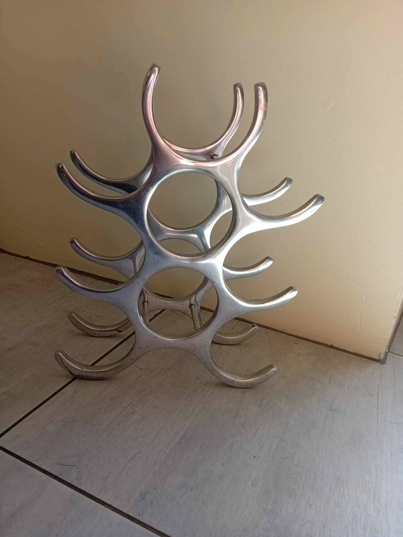 Cast aluminum bottle holder, Mickael NOLL