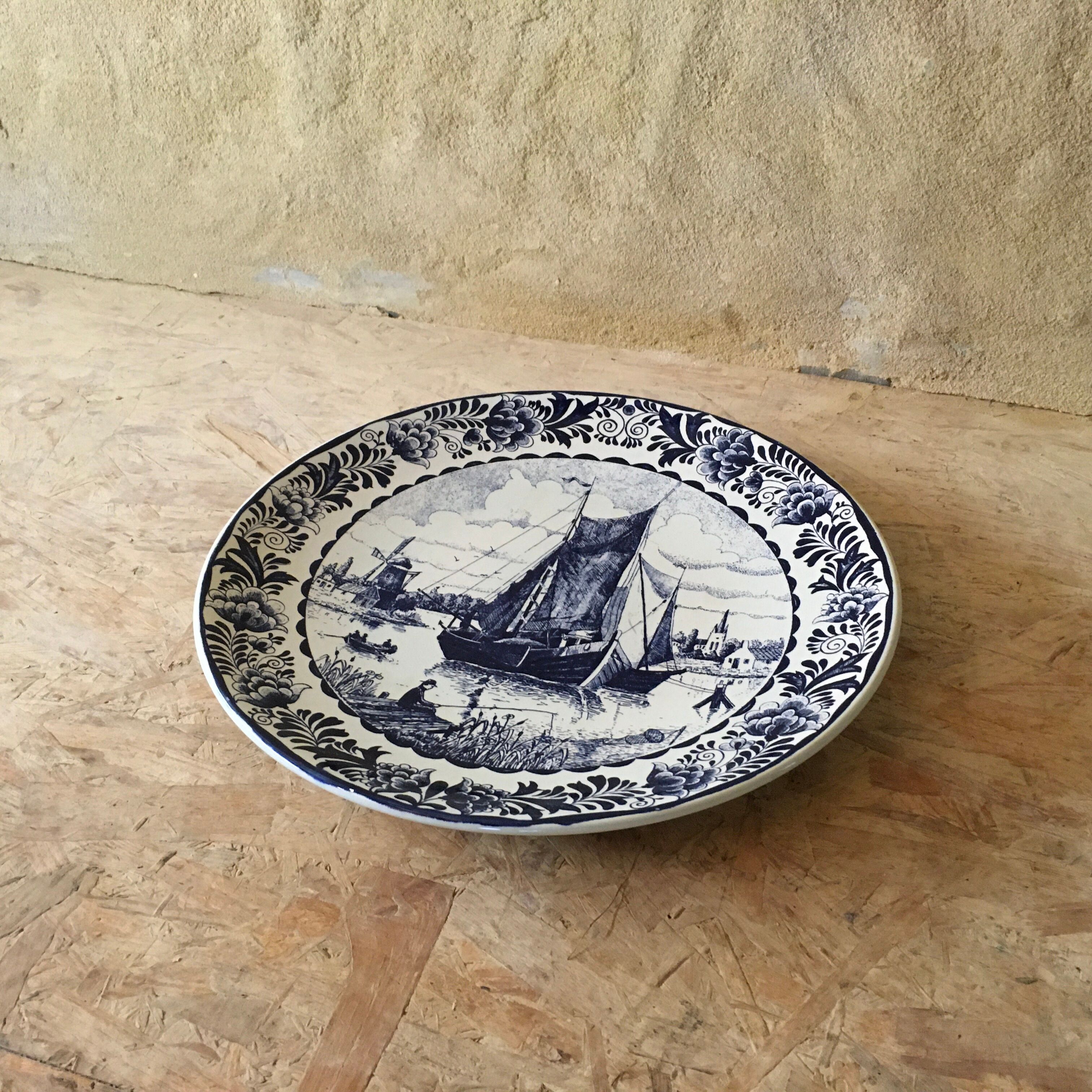 Faience dish from Delfts Blauw Chemkefa - made in Holland