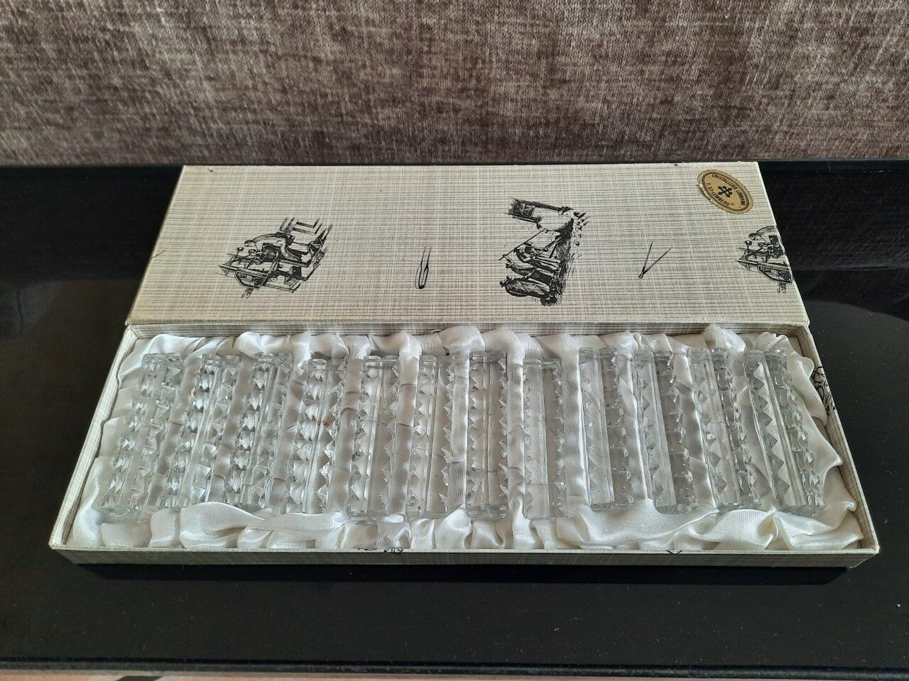 Box of 12 crystal knife holders