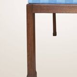 Ottoman coffee table in wood and gingham fabric.