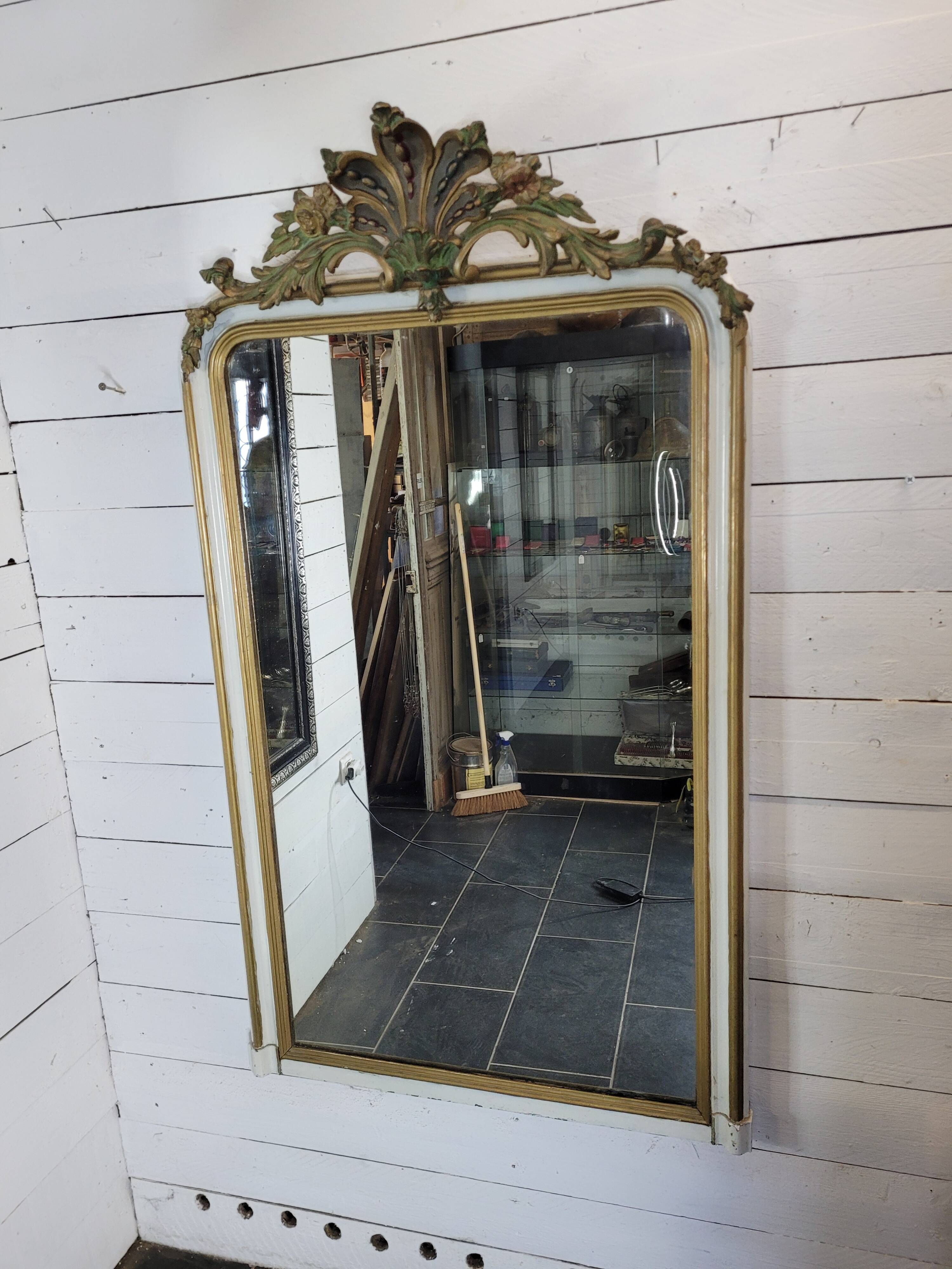 Old Louis XV style mirror with gold and white patina, 145×82cms