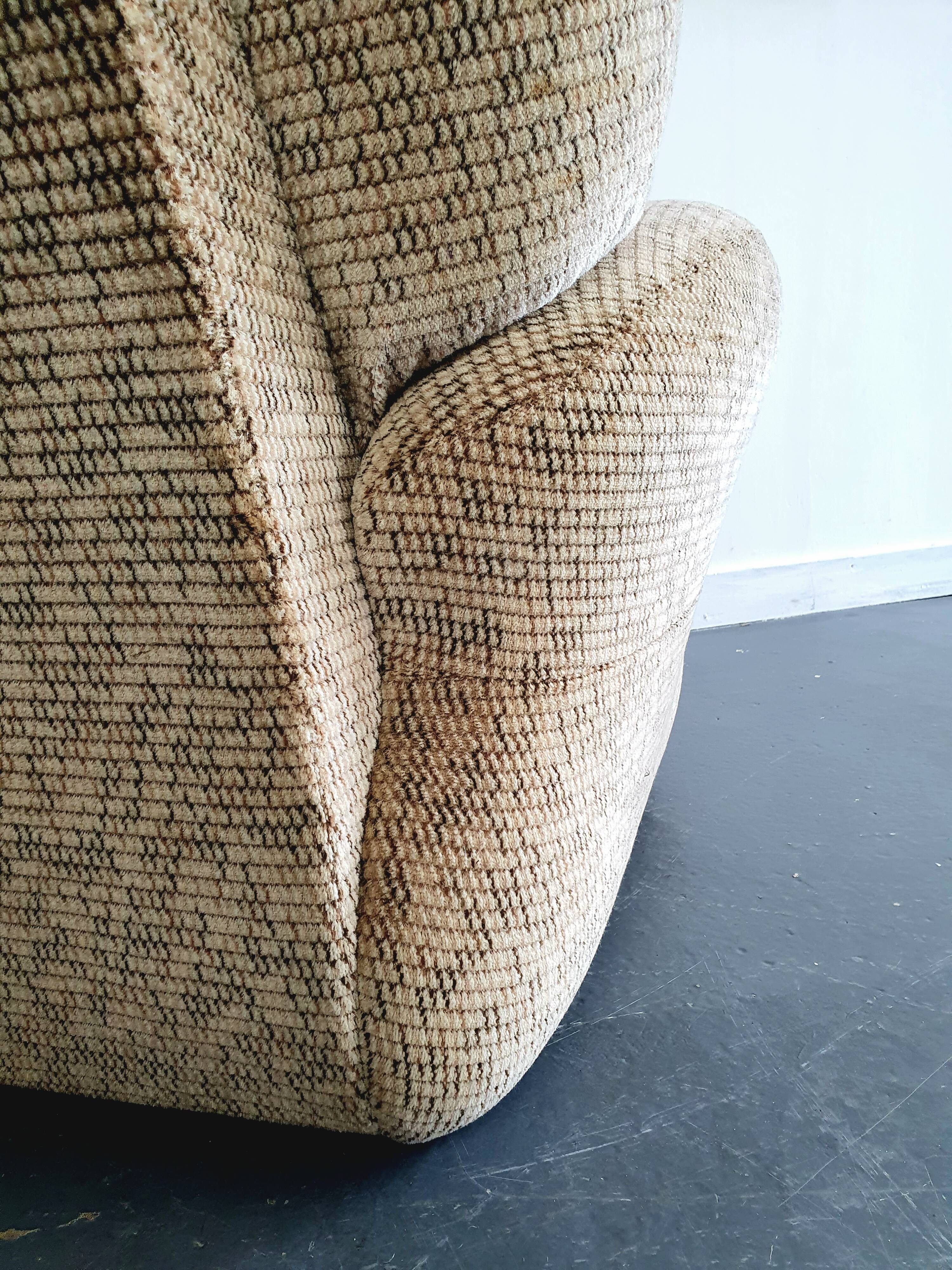 Vintage velvet armchair armrests fins