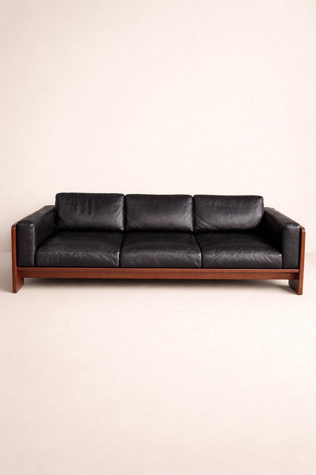 Three-seater leather and rosewood canapé Bastiano by Tobia Scarpa.