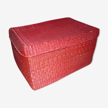 Pink-red braided wicker box