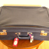 Vintage suitcases Mother & Daughter