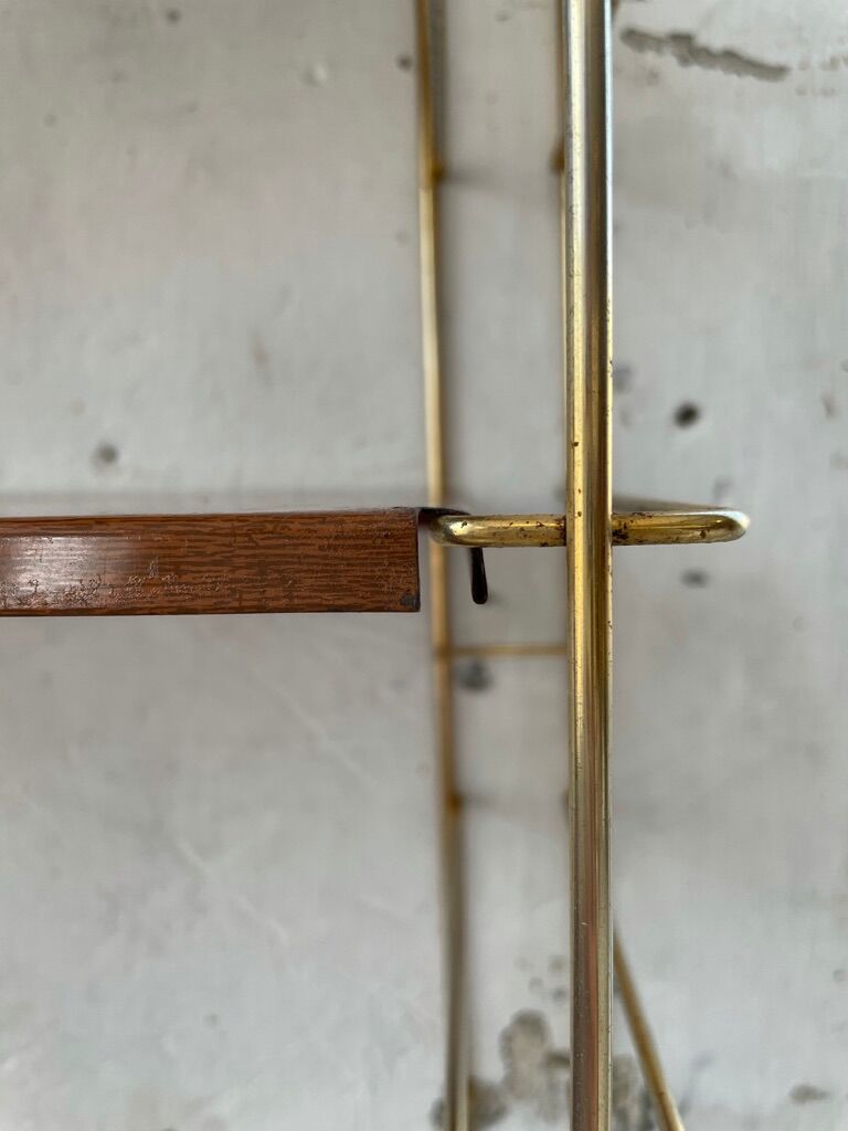 String-type wall shelf