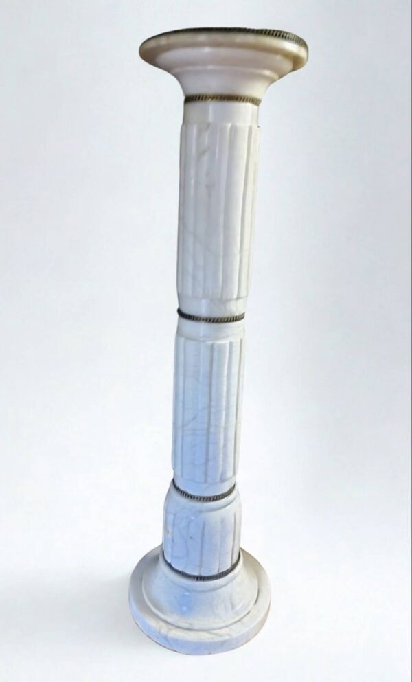 Colonne, piédestal en albâtre et bronze d’inspiration antique