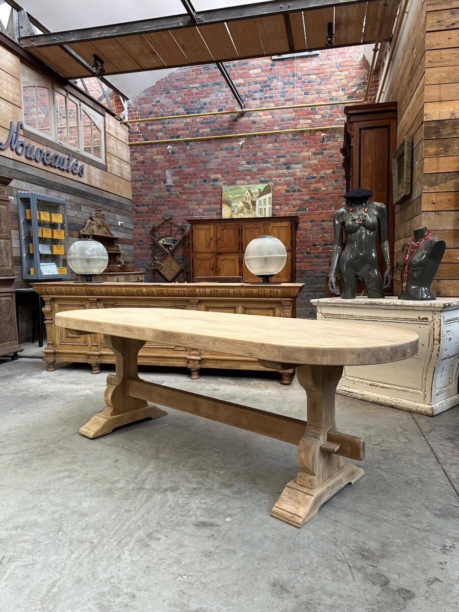 Monastery-style table in solid oak.