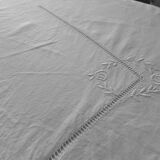 Sheet in linen embroidered on wide thread