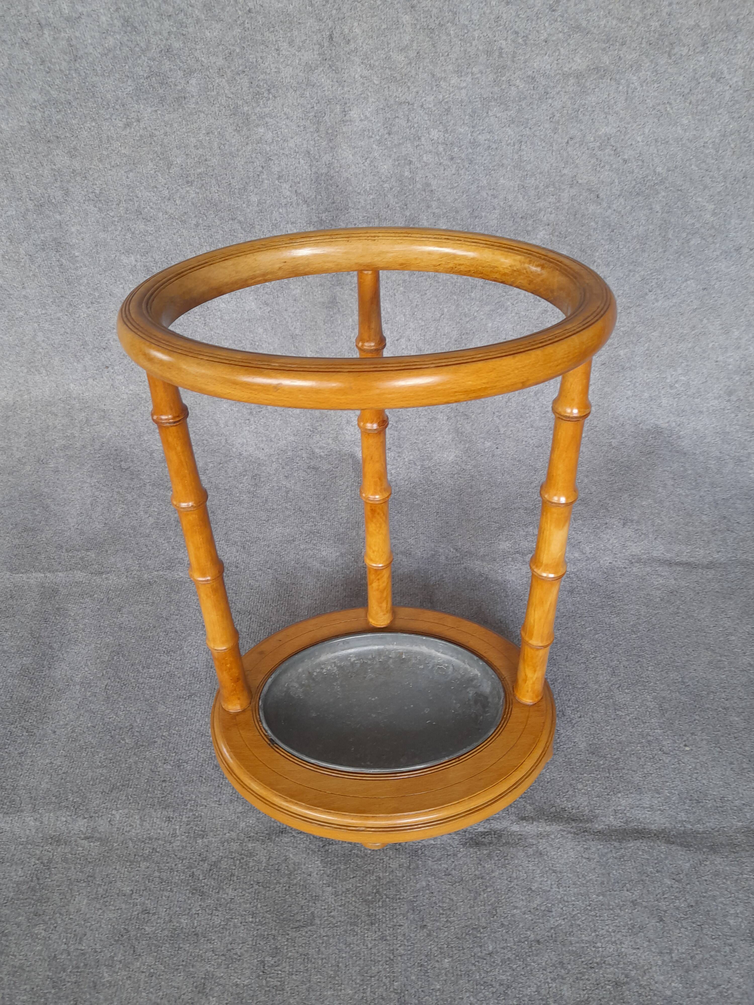 Porte parapluie en bois