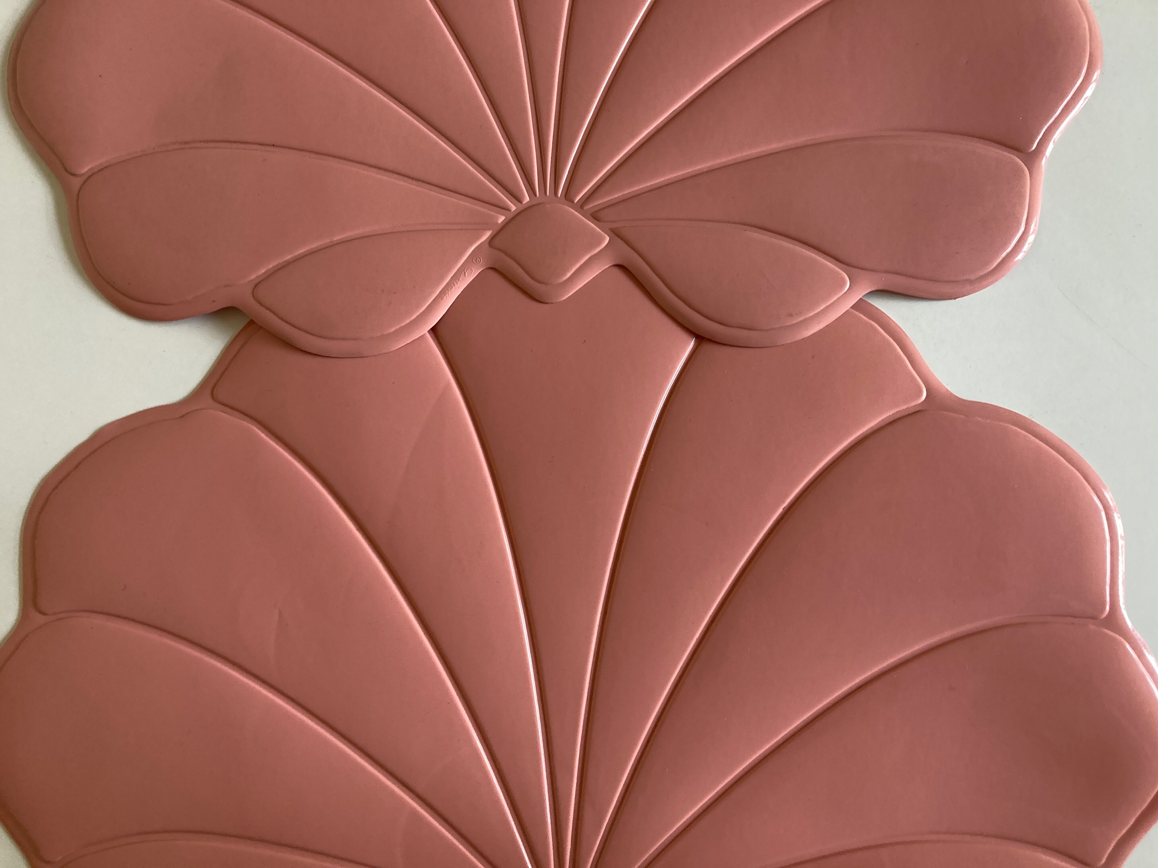 Pair of 1970 Tiffany lotus placemat in plastic