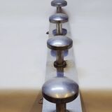 Porte manteau rétro vintage 4 patères en aluminium sur structure en bois