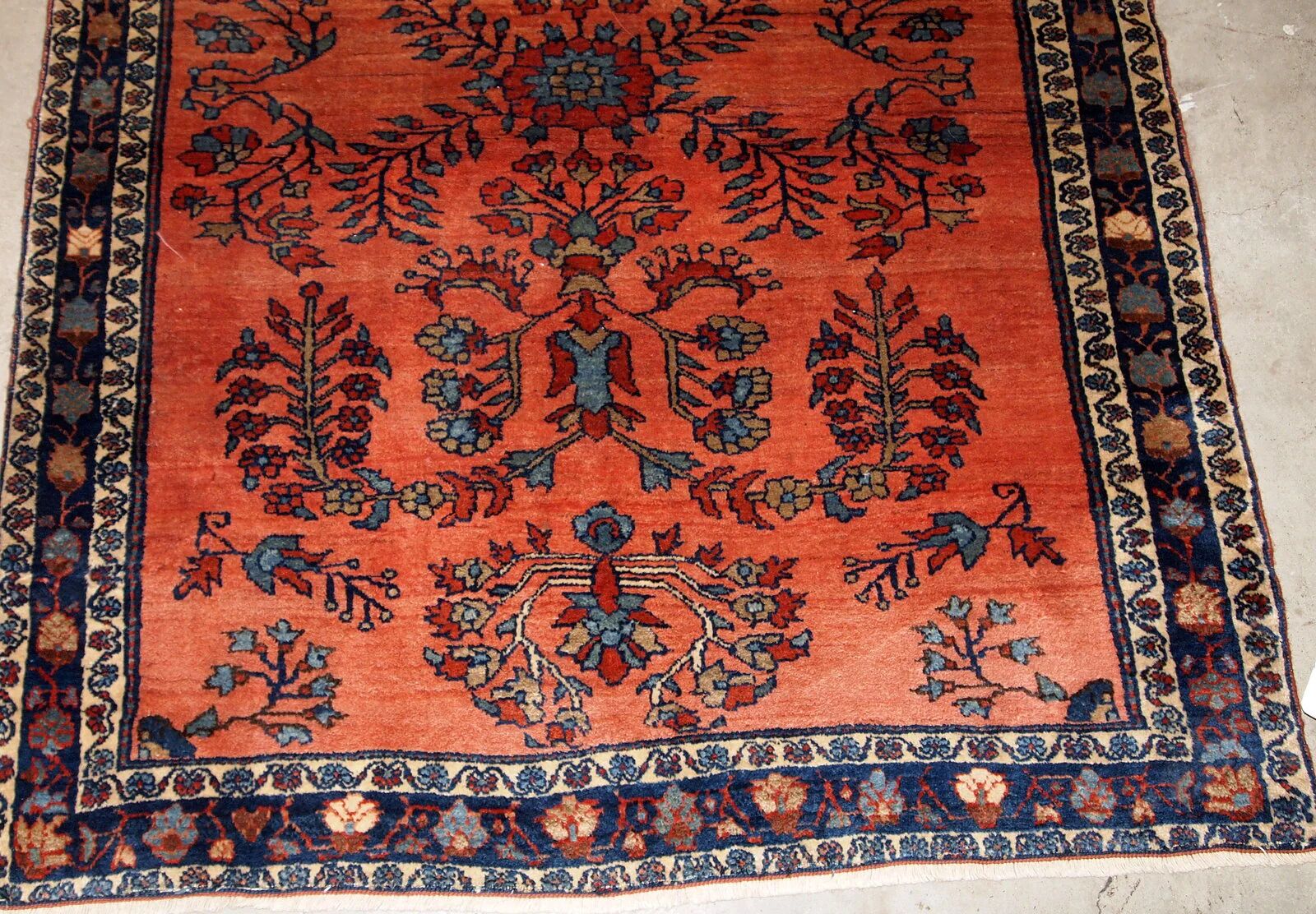 Handmade antique Persian Sarouk rug 106cm x 161cm 1900s -1B694