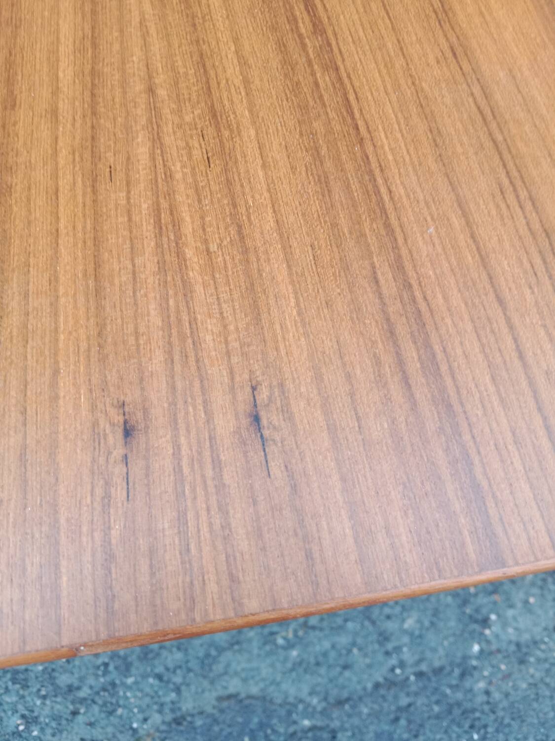 Extendable Scandinavian table