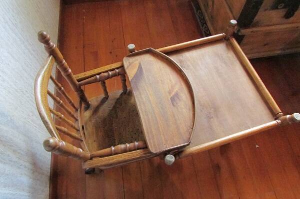 Chaise haute d'enfant , en bois , début 20ème