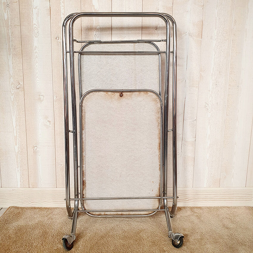 Folding service on formica wheels