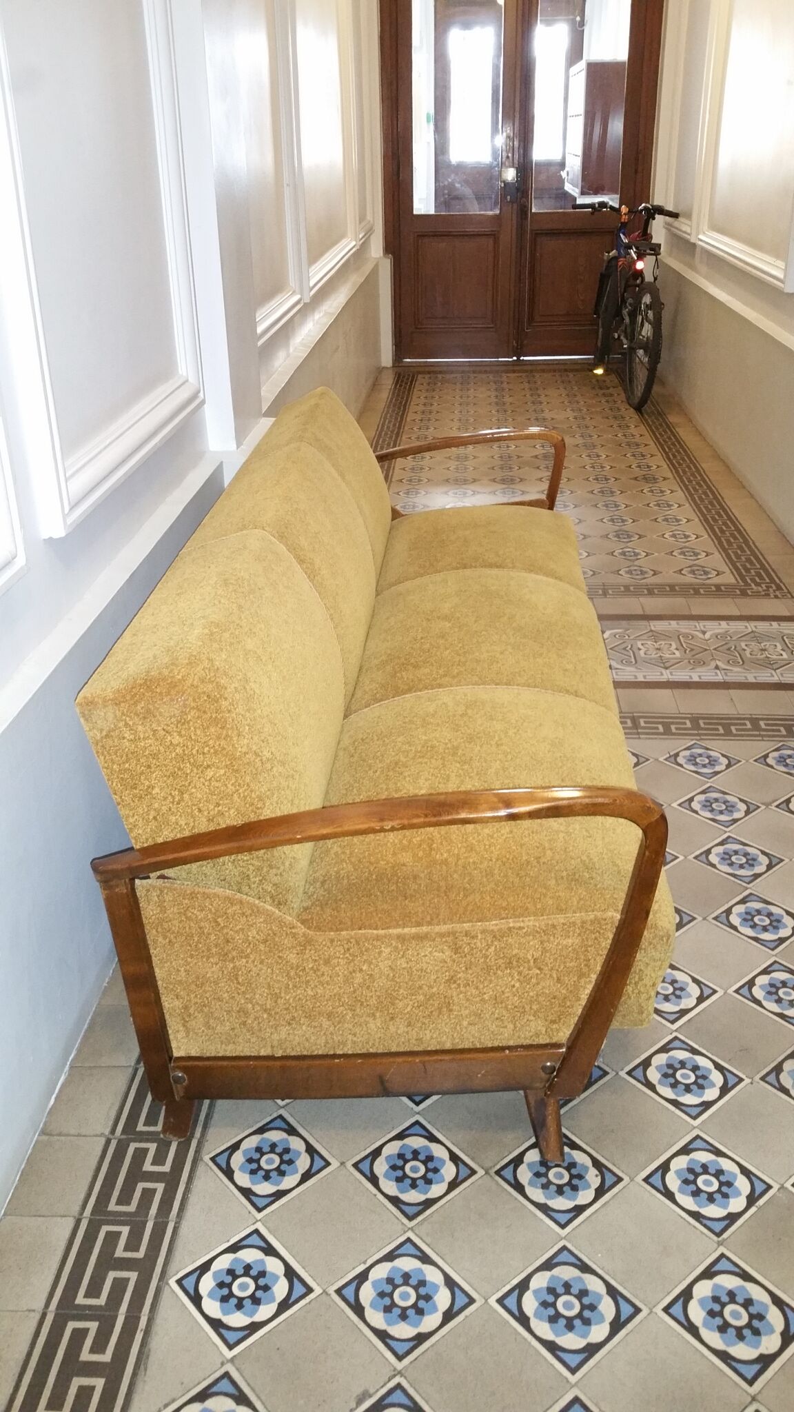 Scandinavian 50s/60s gold daybed canapé.