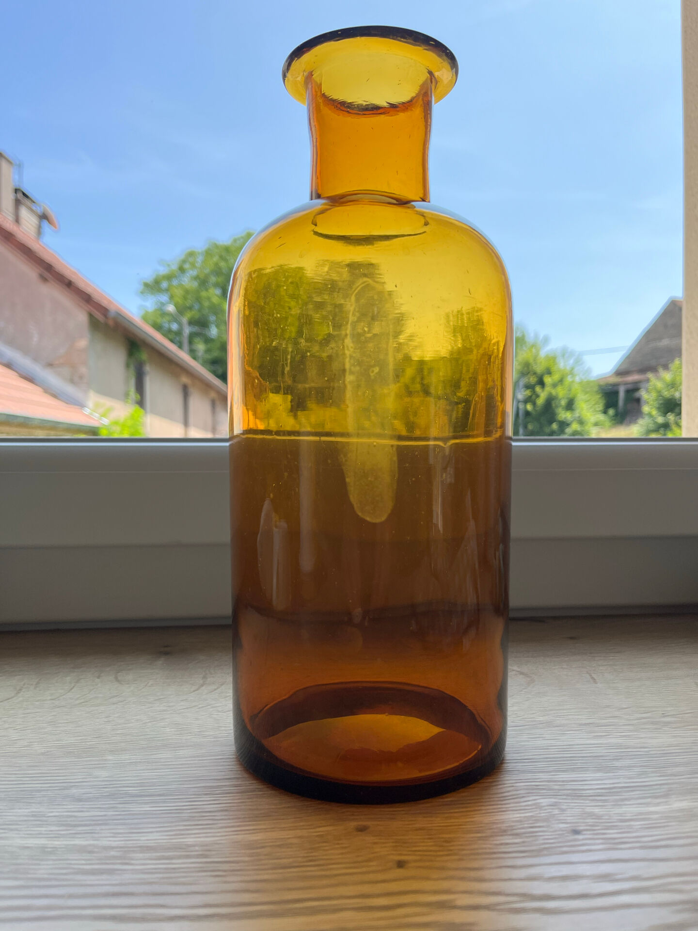 Flacon vase en verre ambré