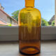 Flacon vase en verre ambré