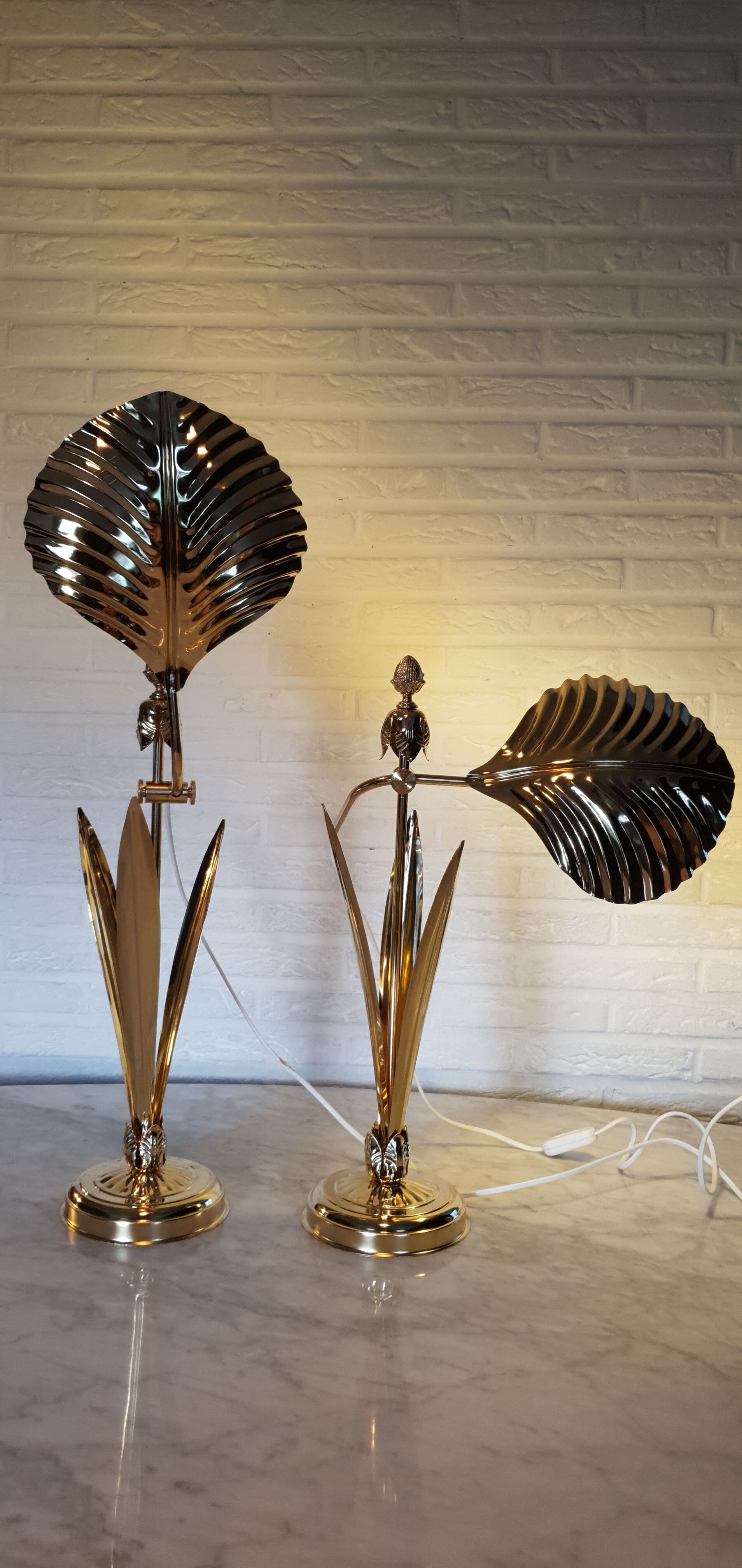 Pair of lamps, 80