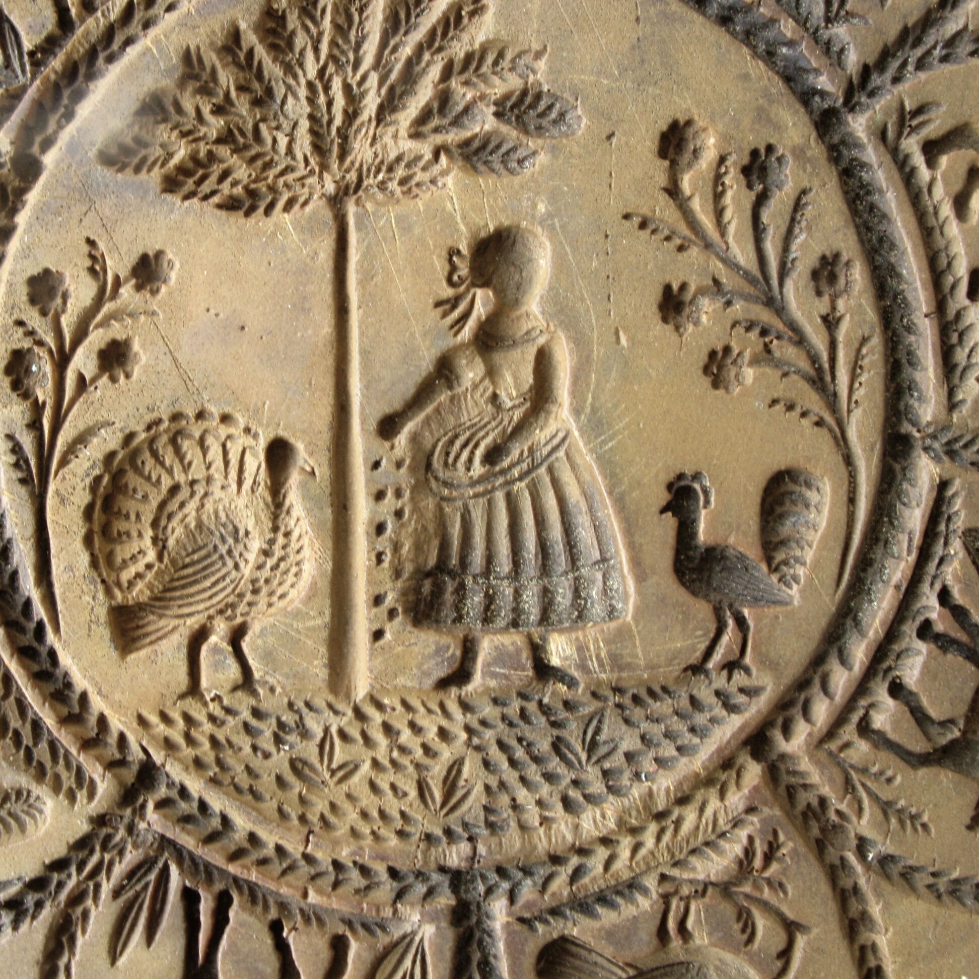 Artisanal carved solid wood underside with mountain décor - round chalet décor