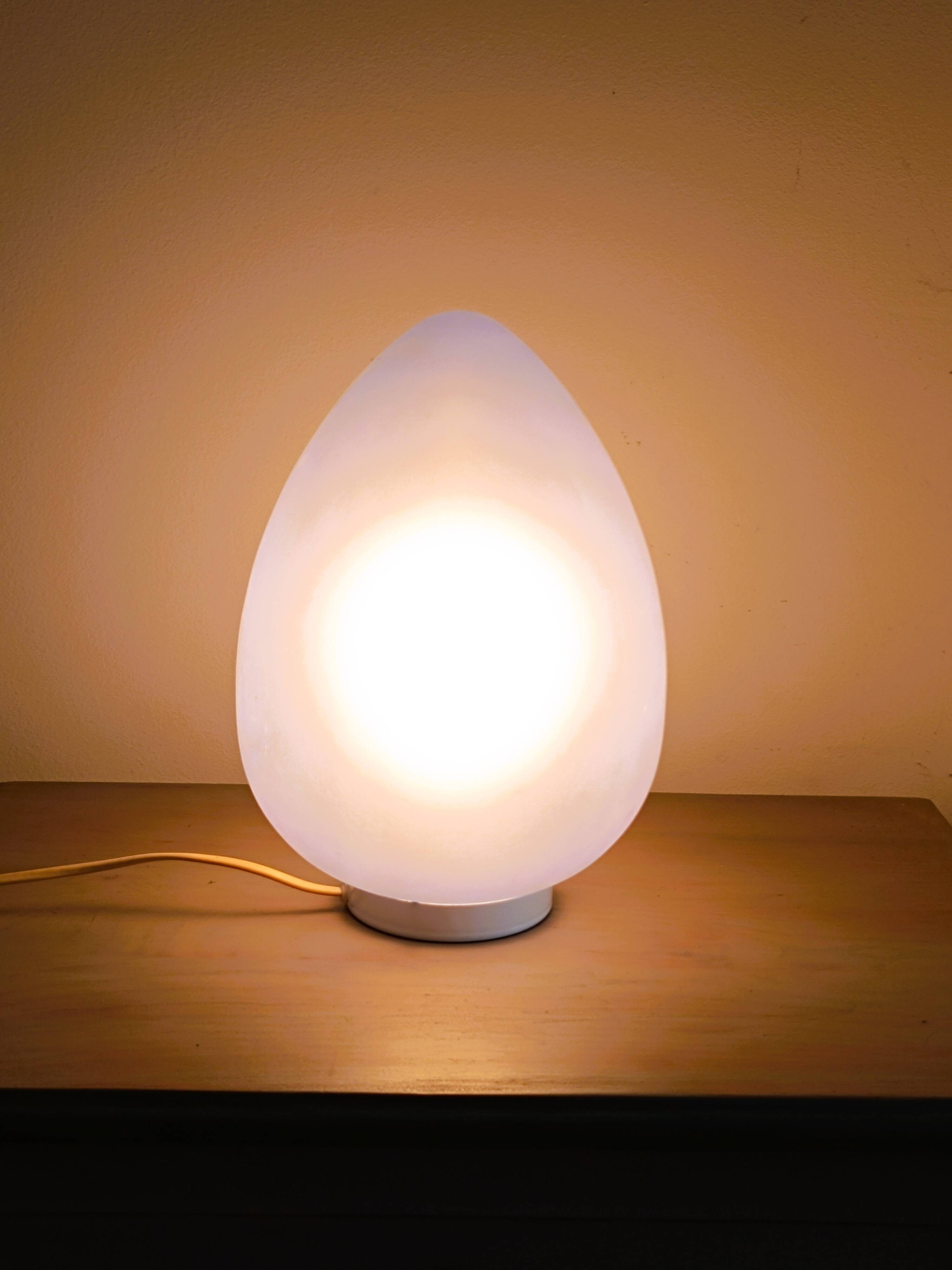 Uovo style ovoid lamp