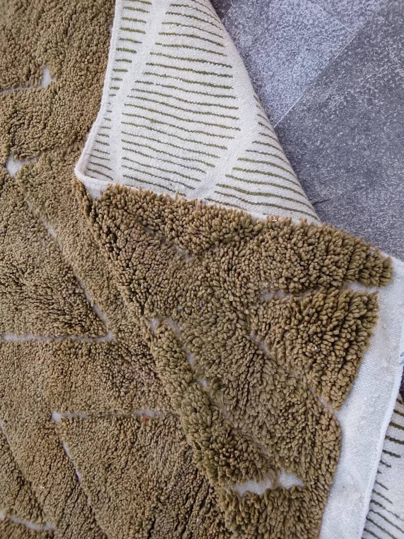 Traditional handwoven Berber rug, size 100 x 200 cm