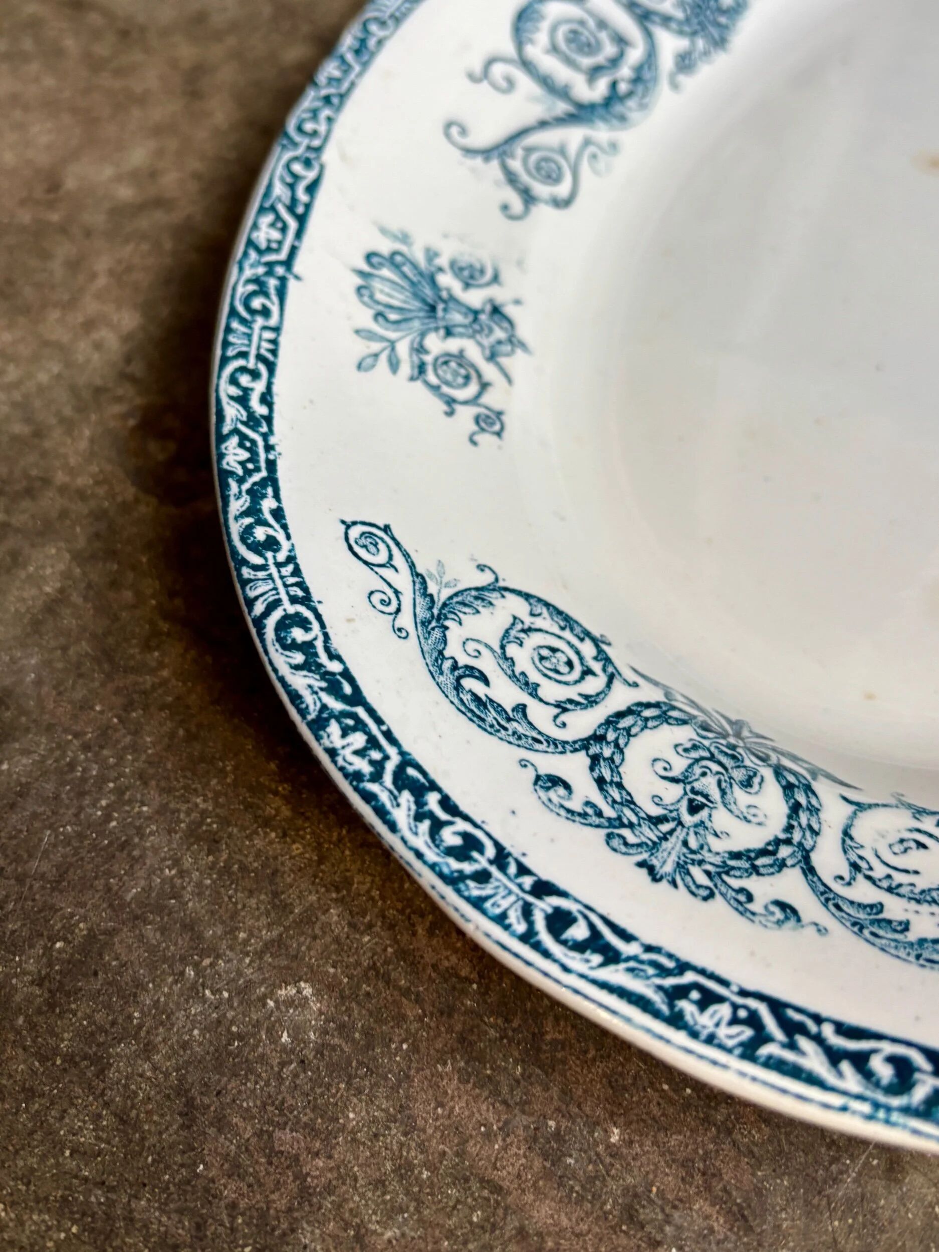 Oval plate Léon Graves in ironstone, "Marie-Louise" service.