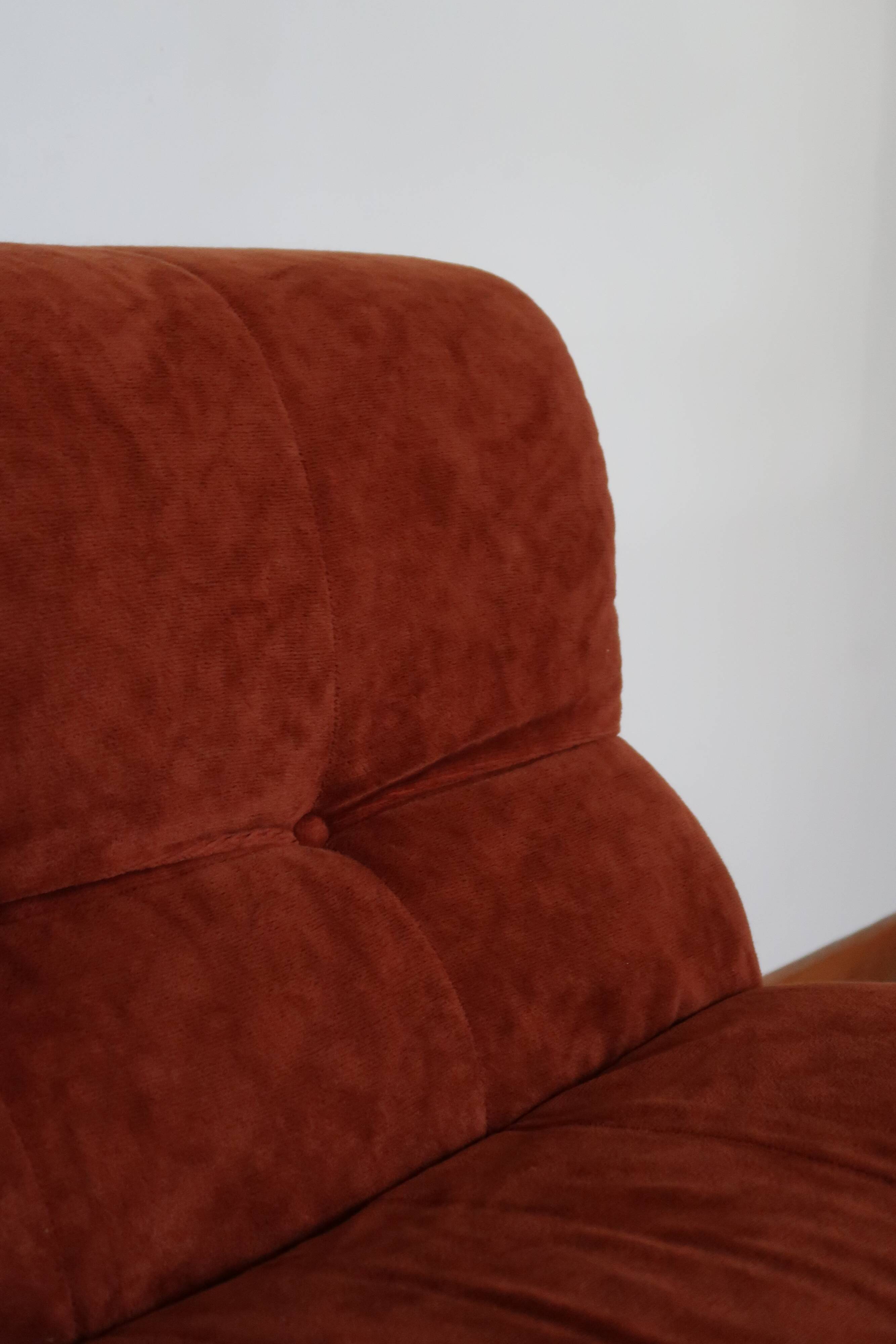 Rusty velvet low chair without arms