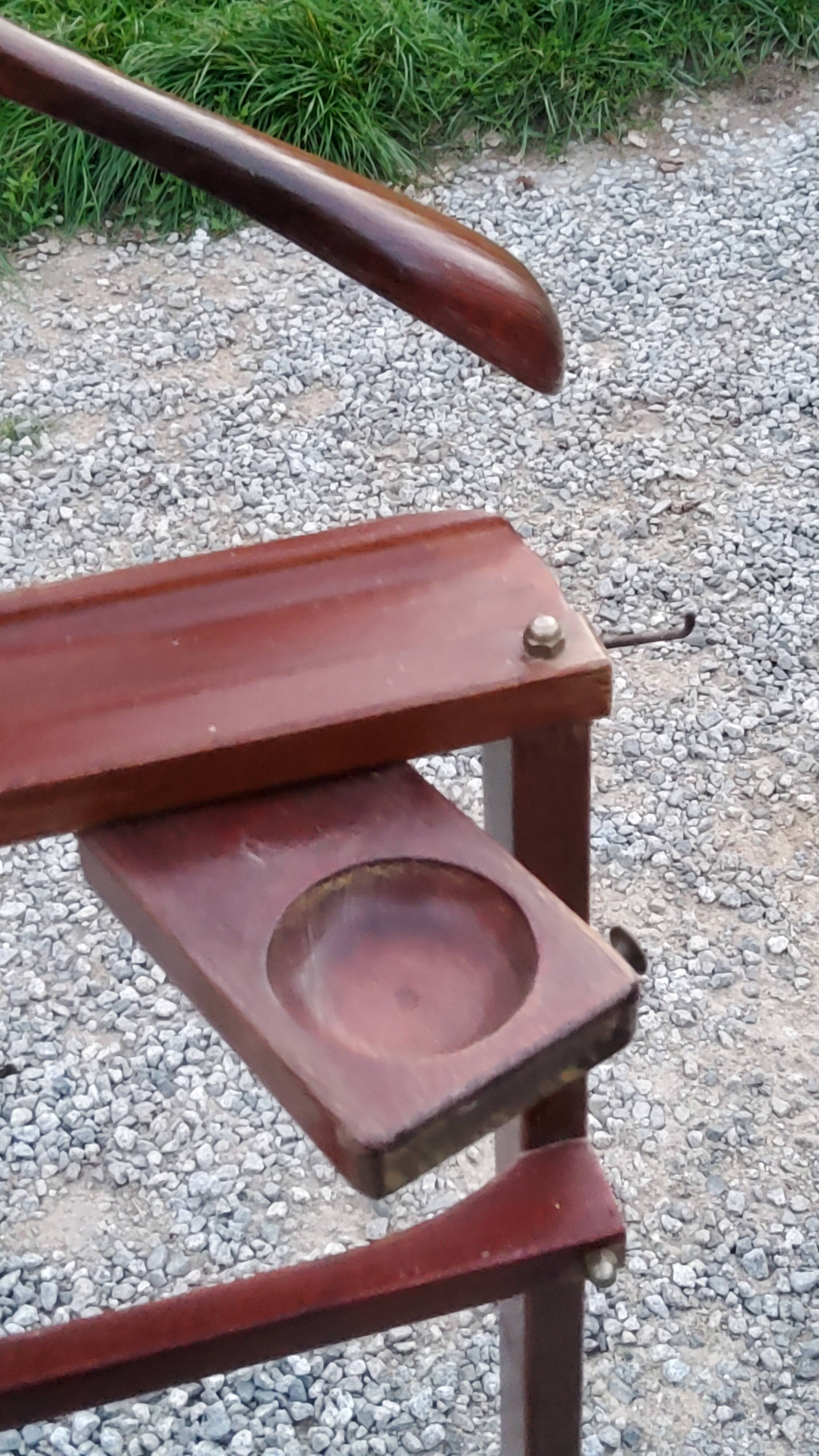 Mahogany stained wood valet Dejou editor