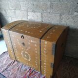 Coffre ancien bois peint