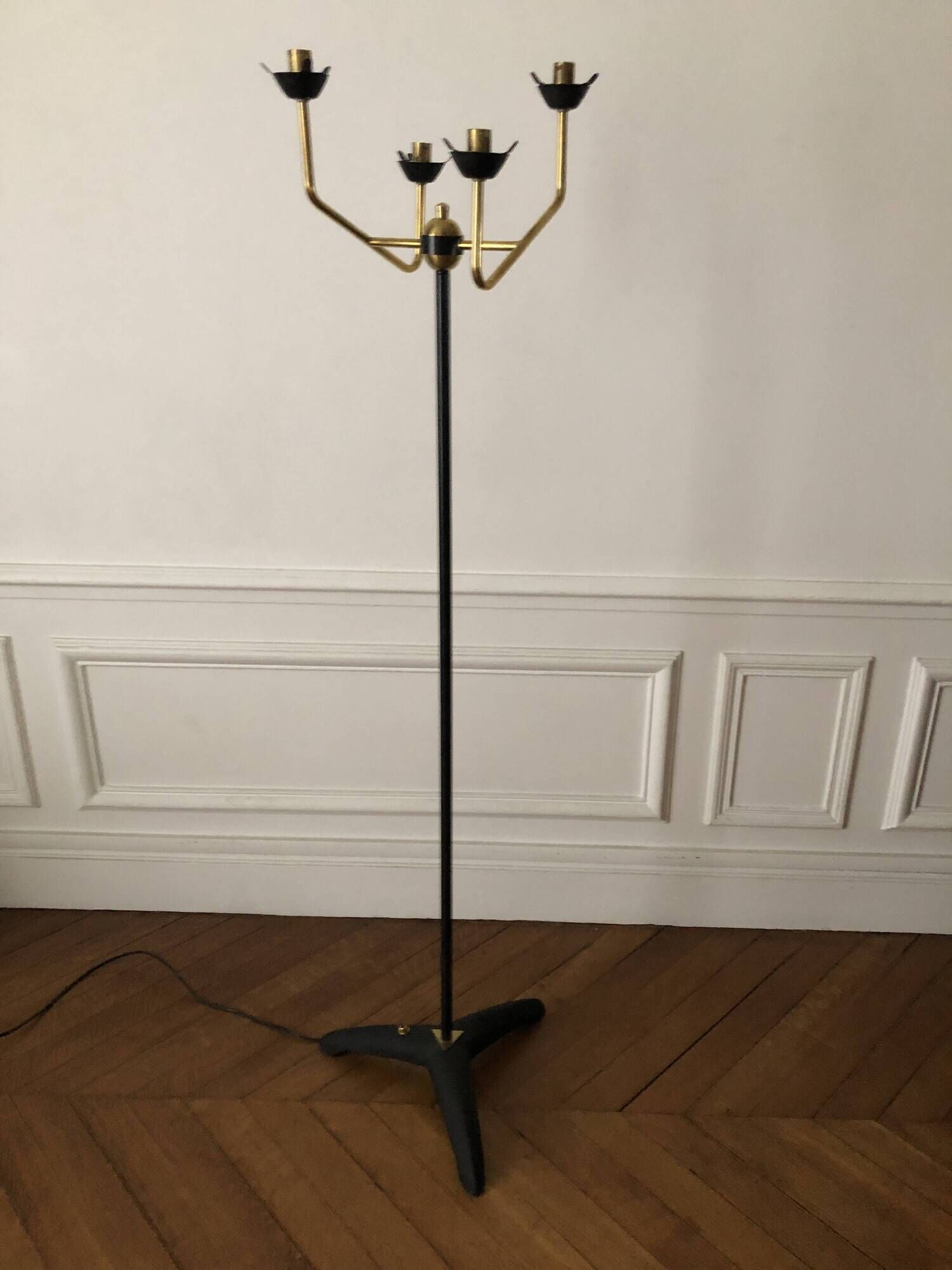 Modernist floor lamp with 4 lights in brass and opaline, Stilnovo style – Year 1960