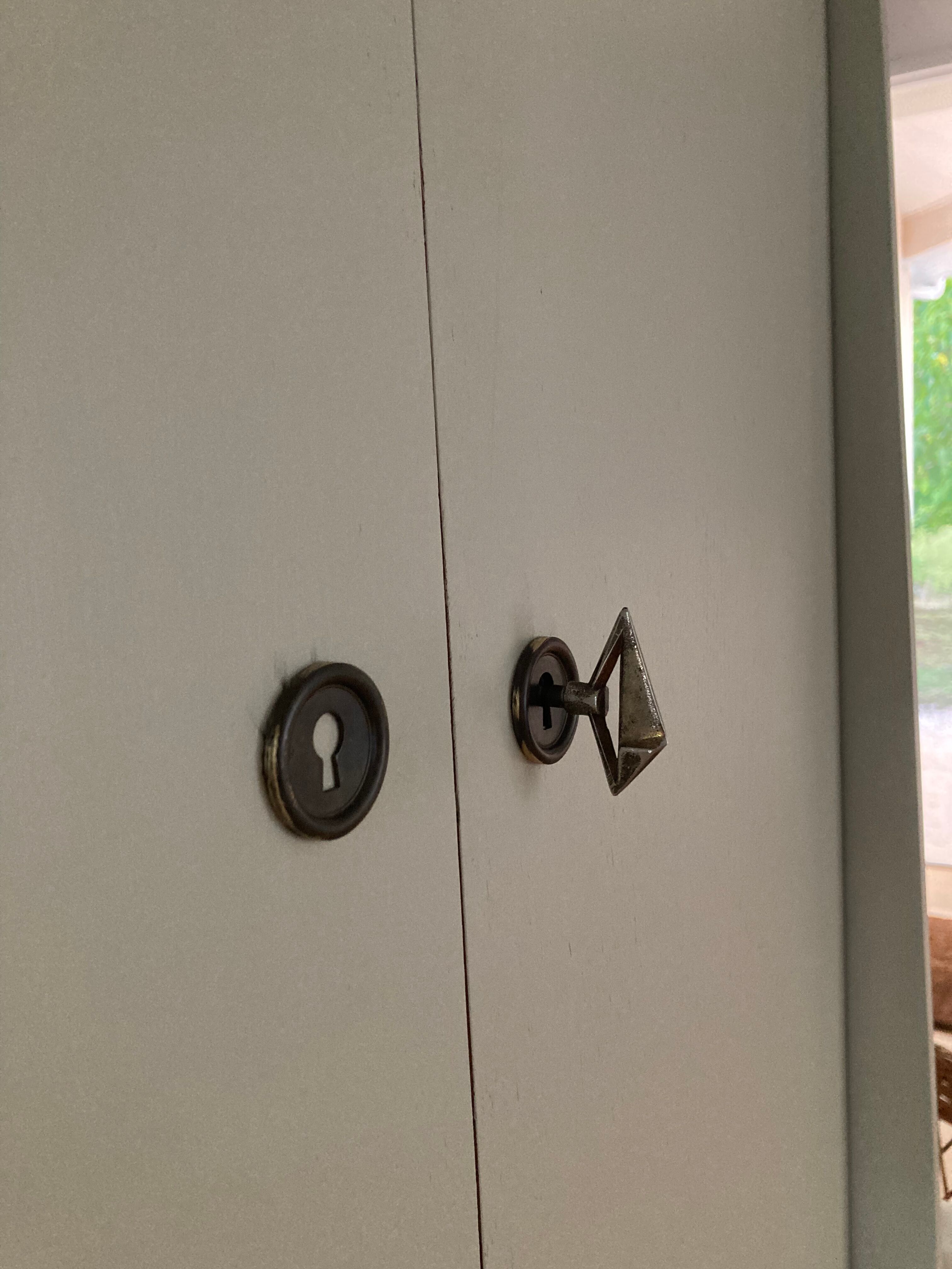 Compass foot cabinet