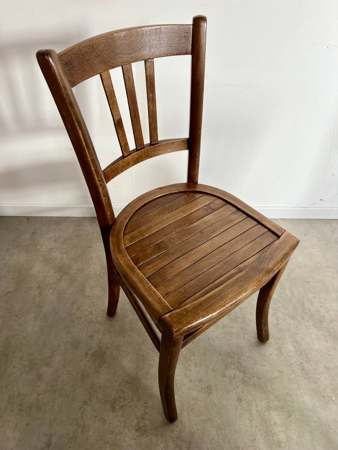 Lot de 6 anciennes chaises vintage bistrot des années 50 en bois