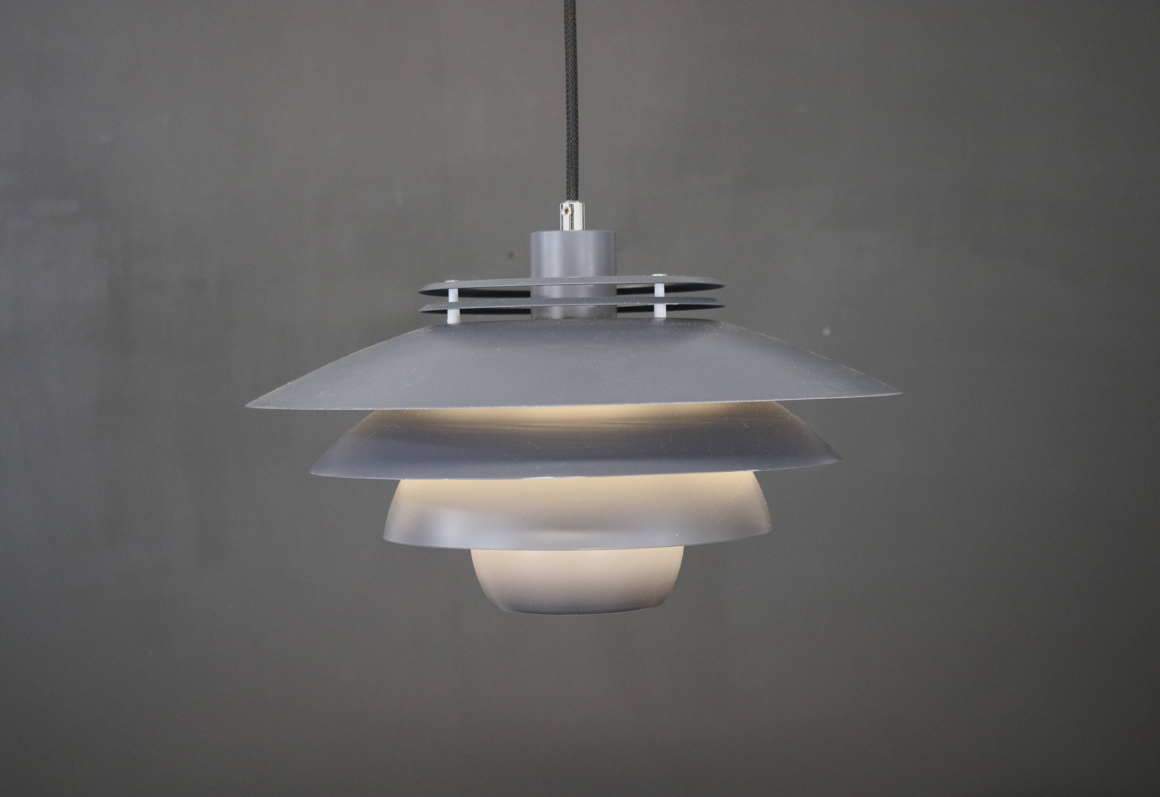 Beautiful antracite black Nordic pendant lamp