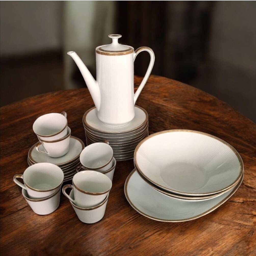 Porcelain dinner service