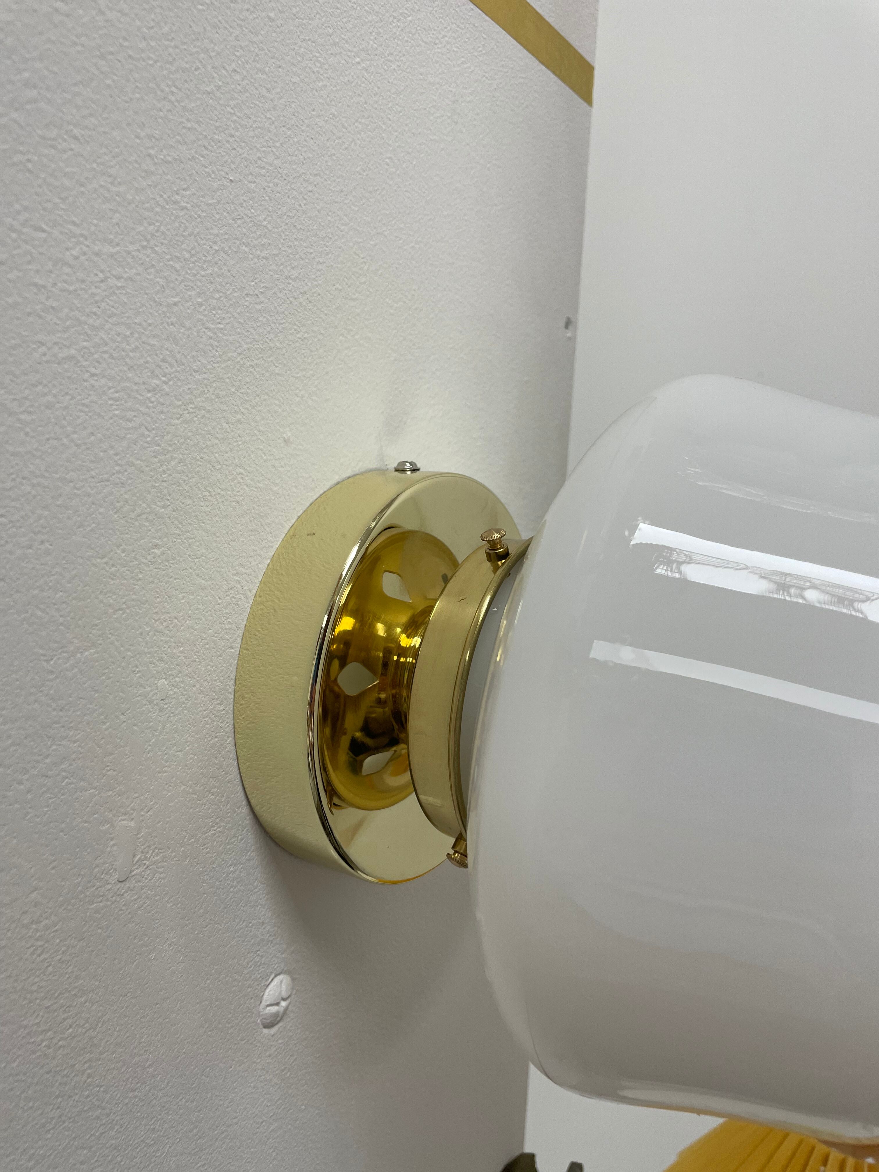 Opline and brass wall lamp