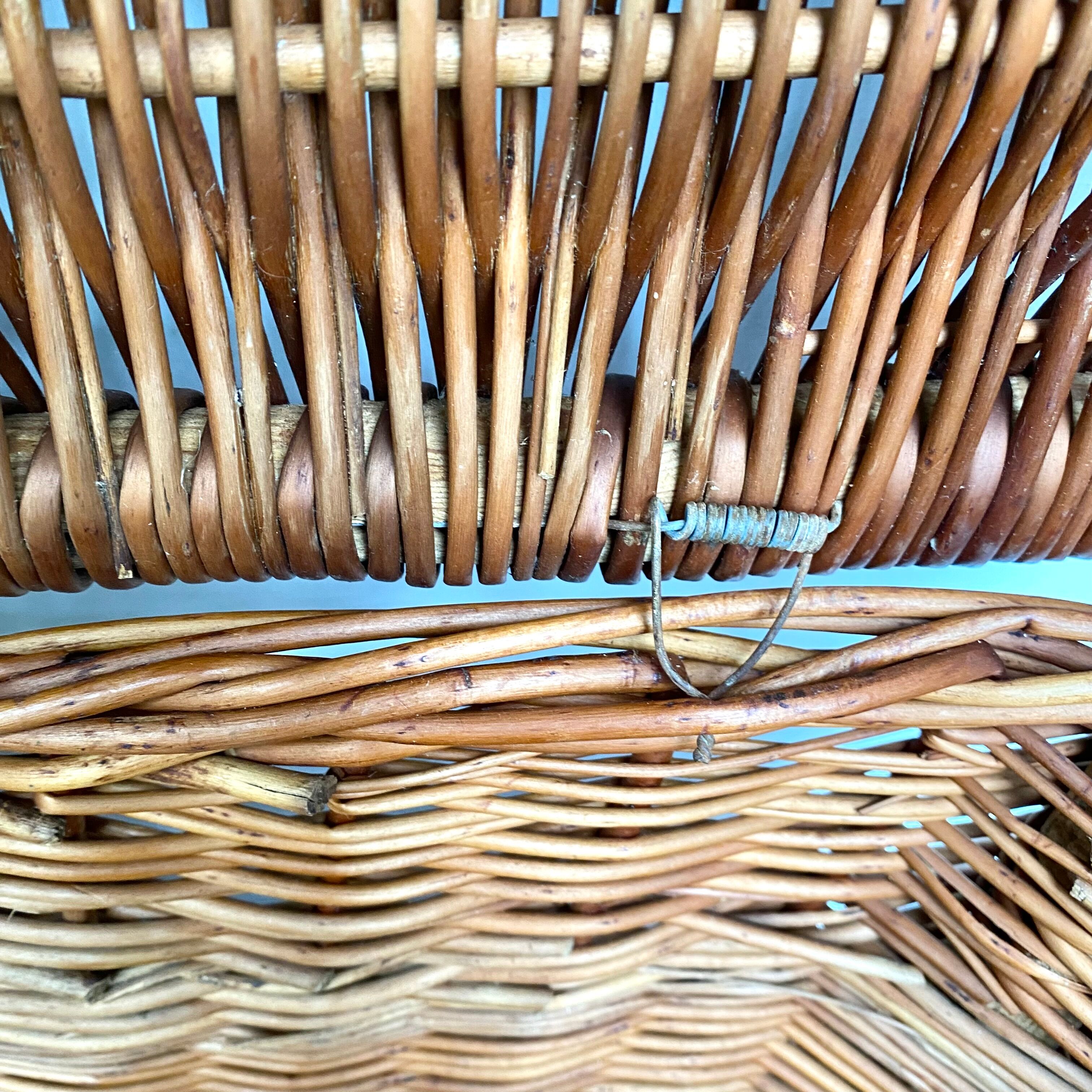 Vintage braid wicker basket for pets