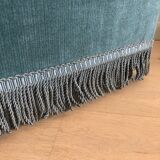 Velvet pouf with fringes