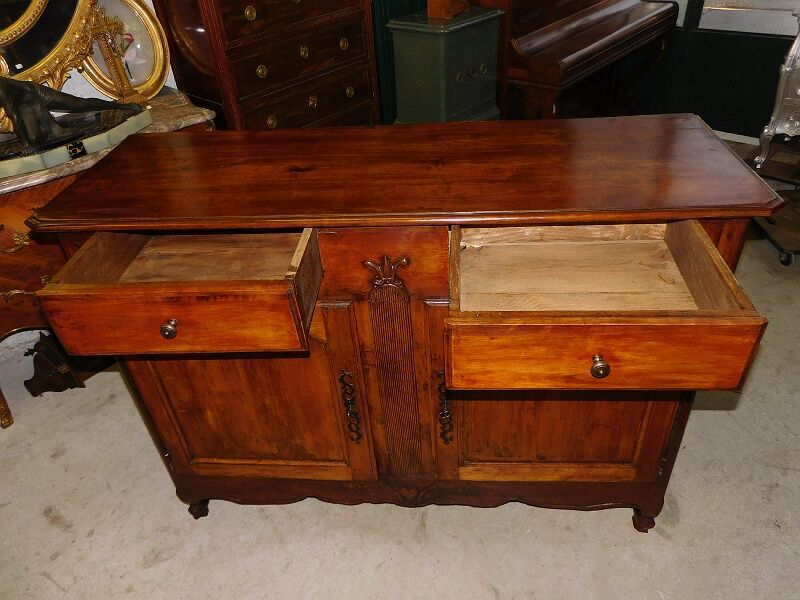 Bahut Louis XV in merisier of the 18th siecle