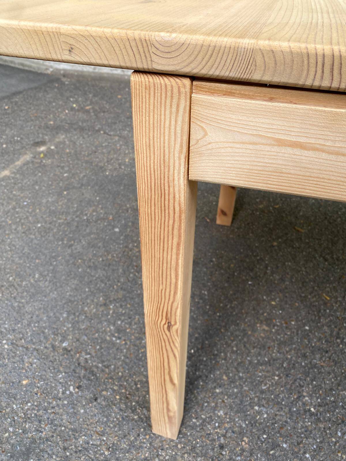 Table à manger scandinave rectangulaire extensible rénovée en pin massif br