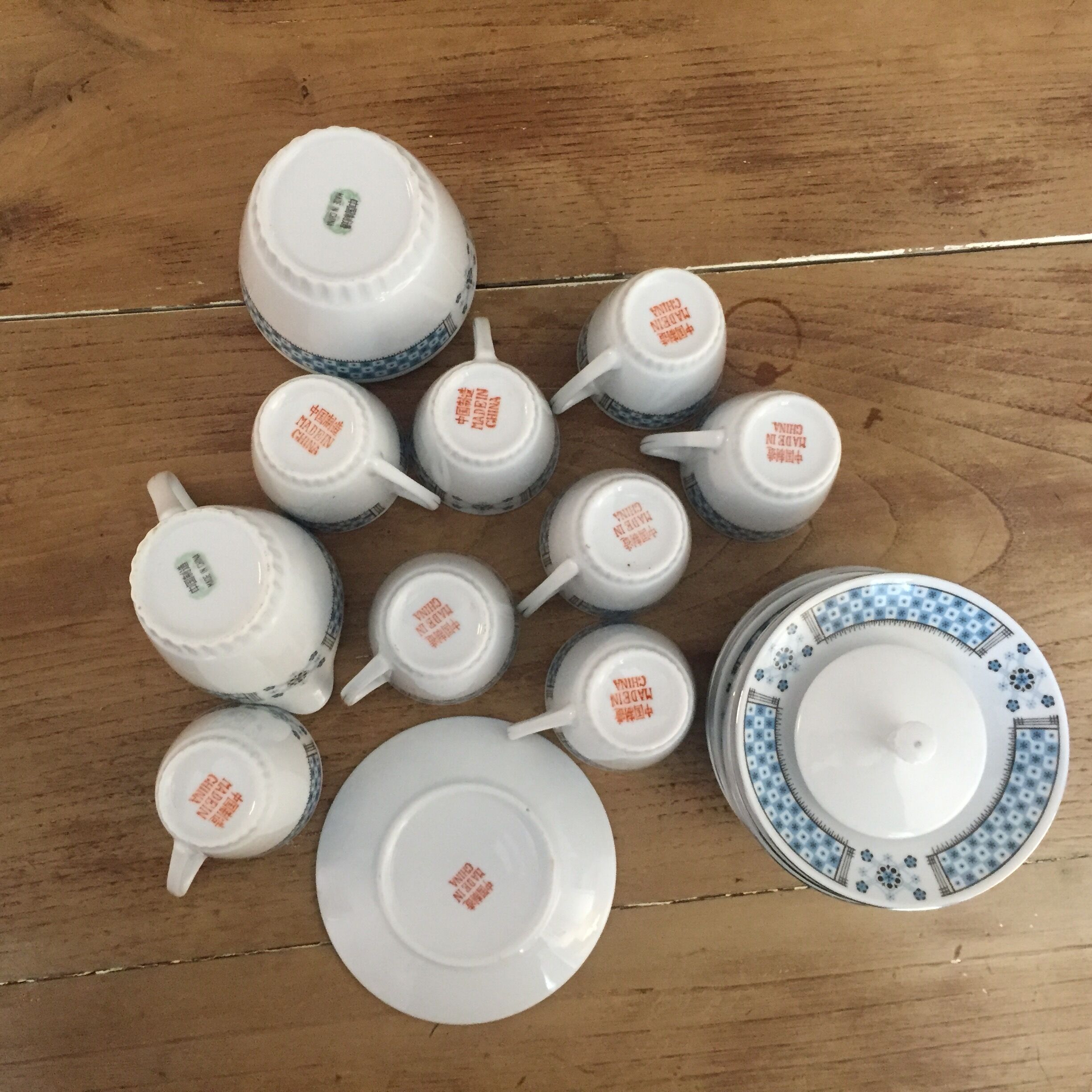 Coffee service China, 18 pieces