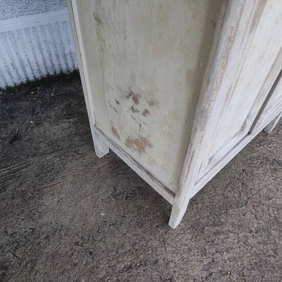 Small Parisian wardrobe