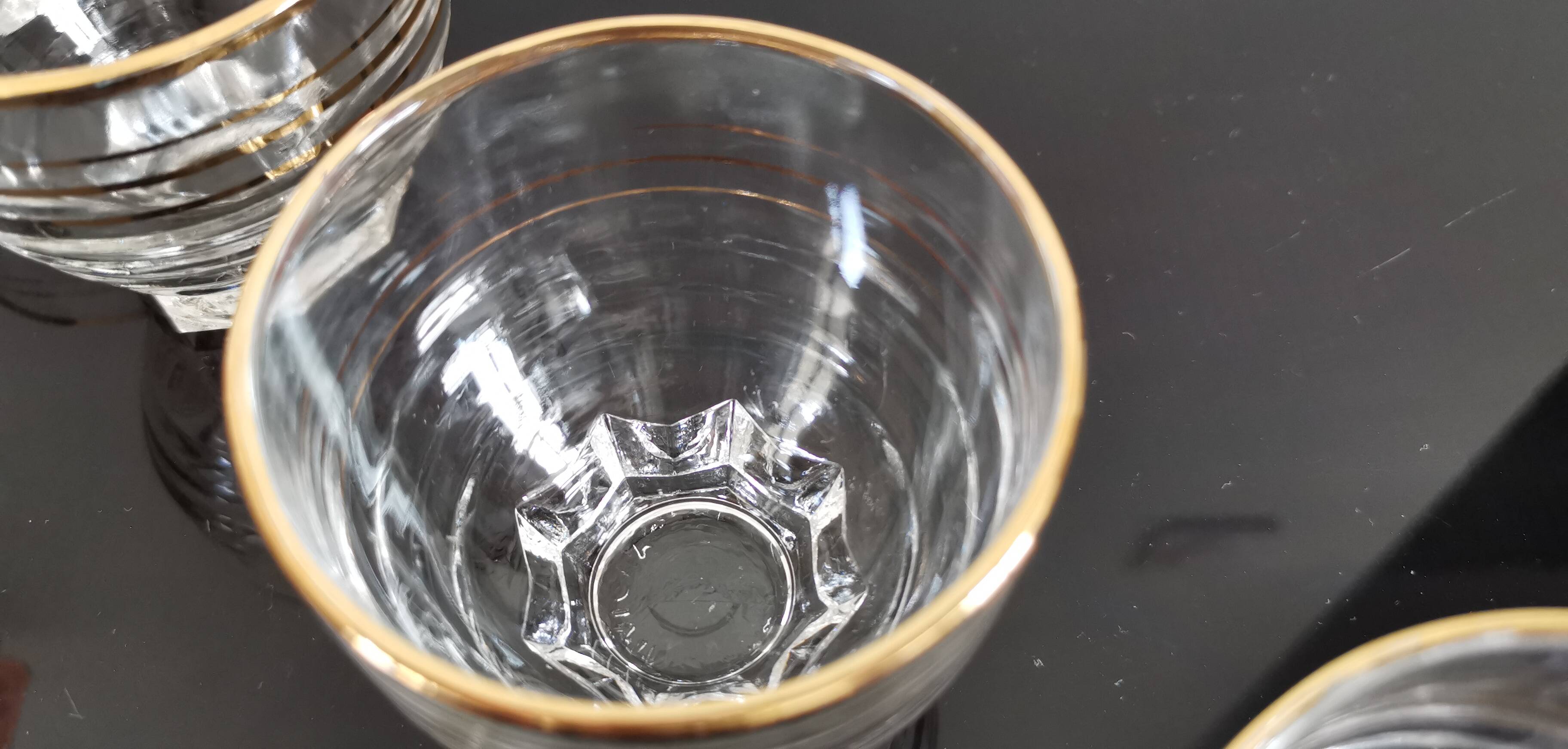 6 transparent glass cups with gold edging