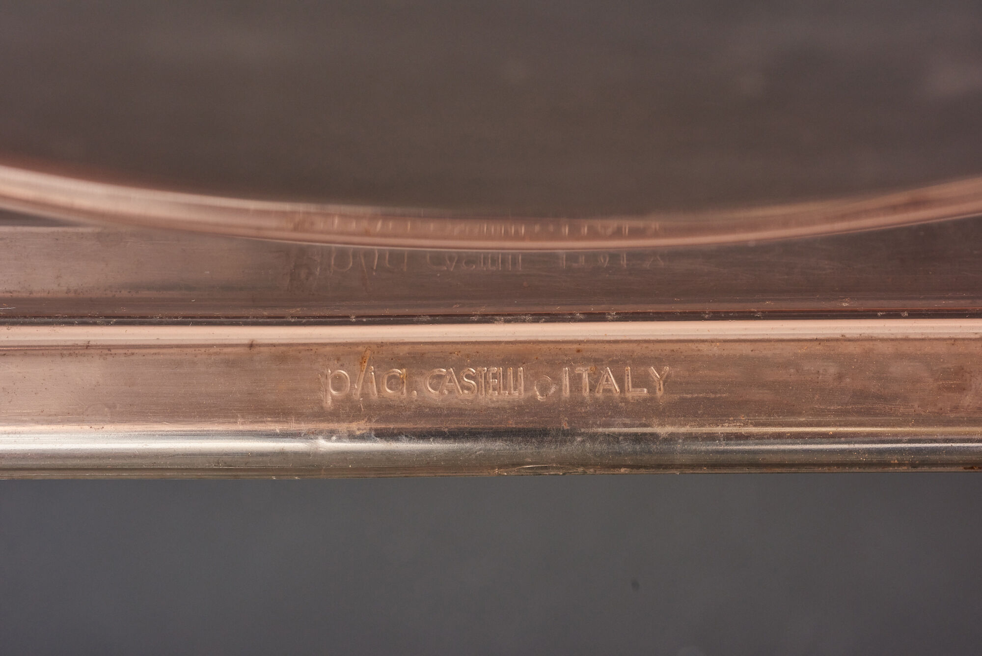 2 Plia caramel chairs by Giancarlo Piretti
