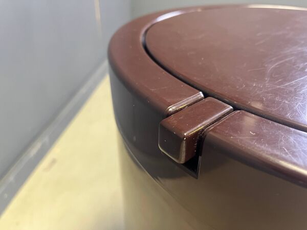 Coiffeuse sur roulettes et chaise modèle Silvi de Studio Kastilia, années 1970