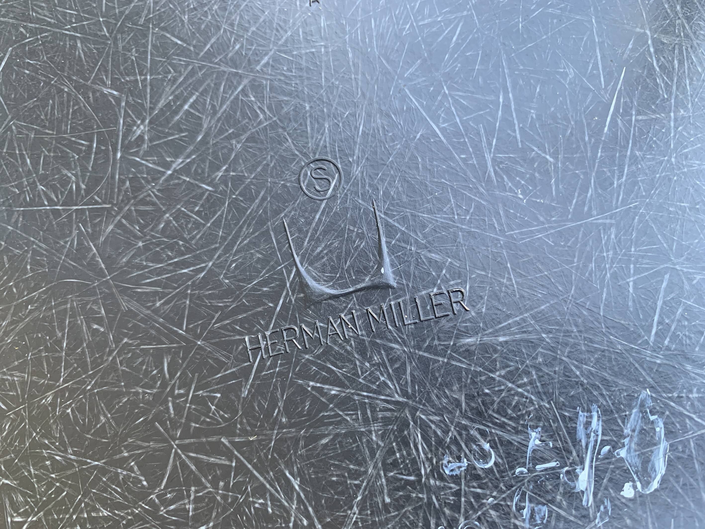 4 DSX chairs, fiberglass, Charles & Ray Eames for Herman Miller 1980