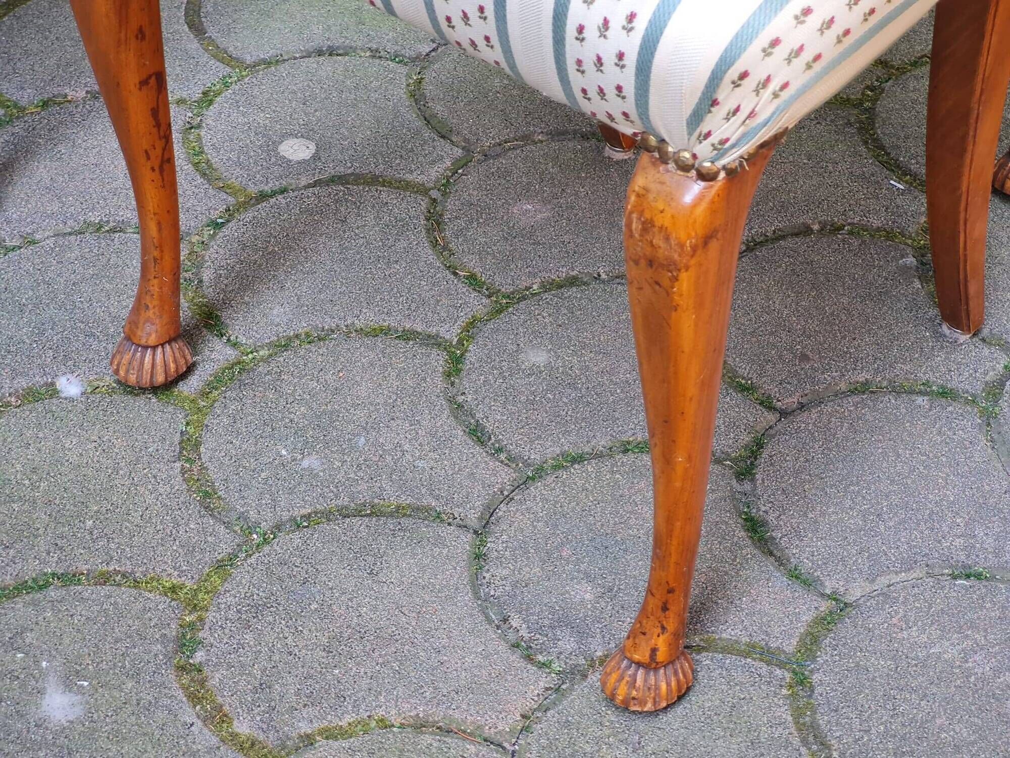 Set of 6 vintage chairs in Chippendale Revival style.