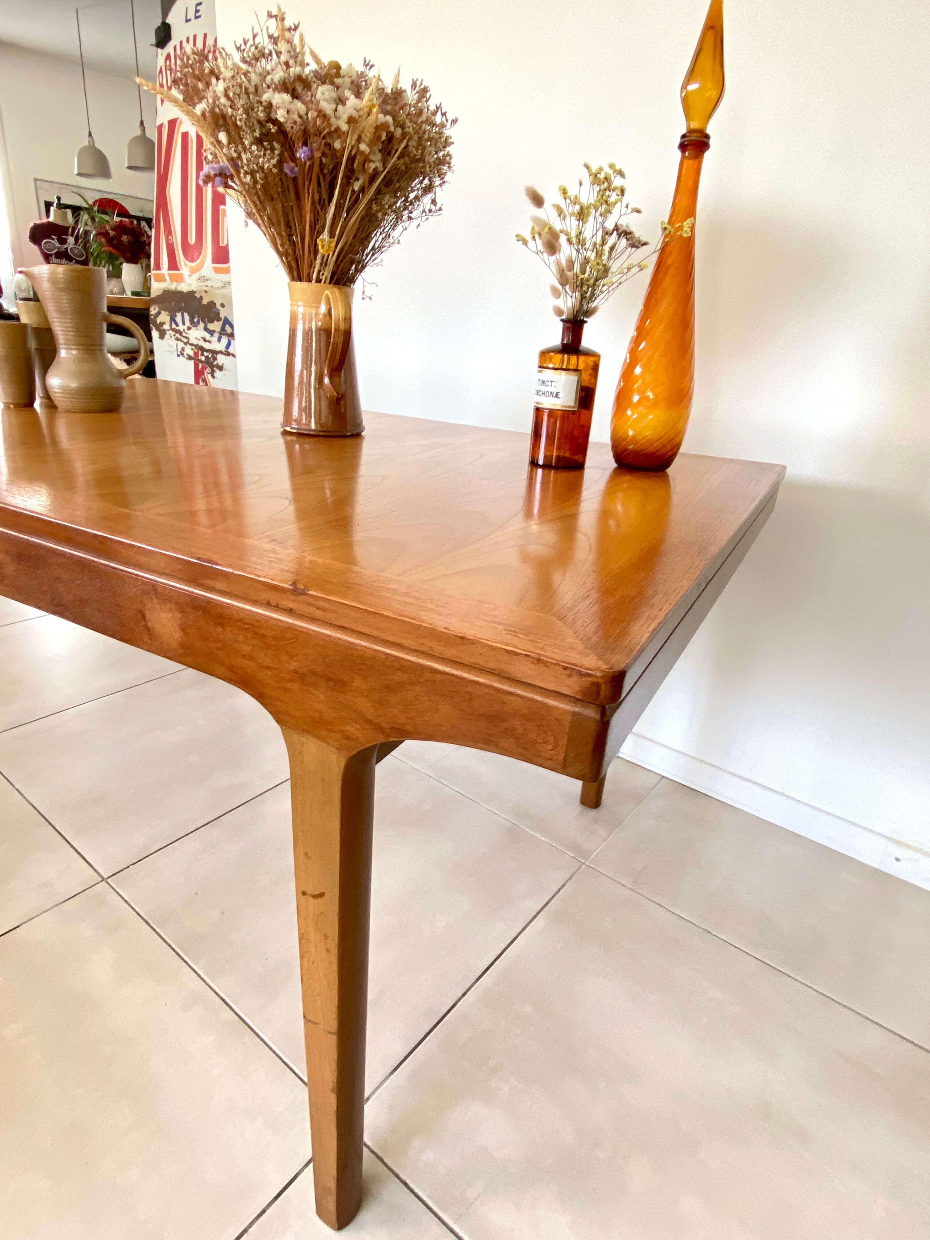 Extendable dining table in NATHAN teak