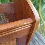 Porte revue ancien en bois et cannage